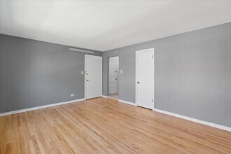 6705 N California Ave in Chicago, IL - Building Photo - Building Photo