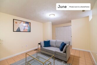 Private bedroom in 3 bed/2 bath Home in Boston, MA - Building Photo - Building Photo