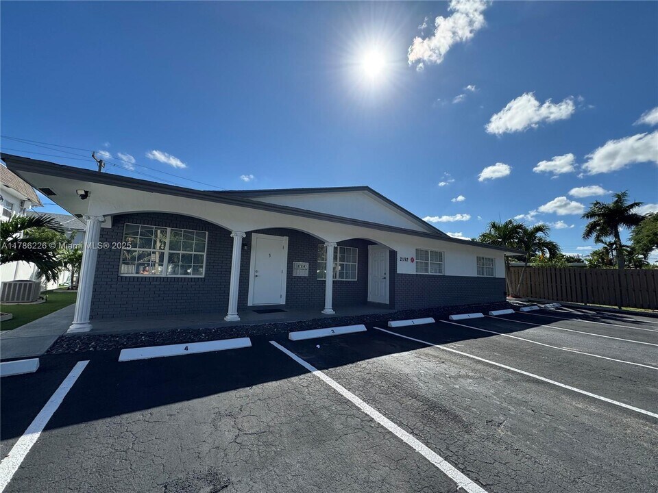 2192 NE 56th Ct-Unit -4 in Fort Lauderdale, FL - Building Photo