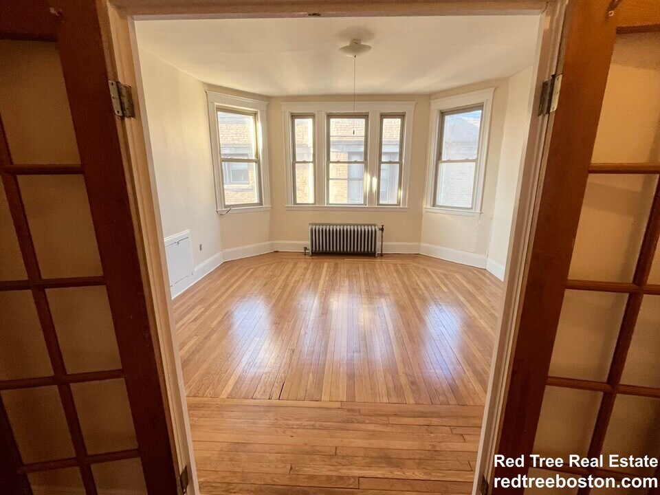 67 Nottinghill Rd, Unit 5 in Boston, MA - Foto de edificio