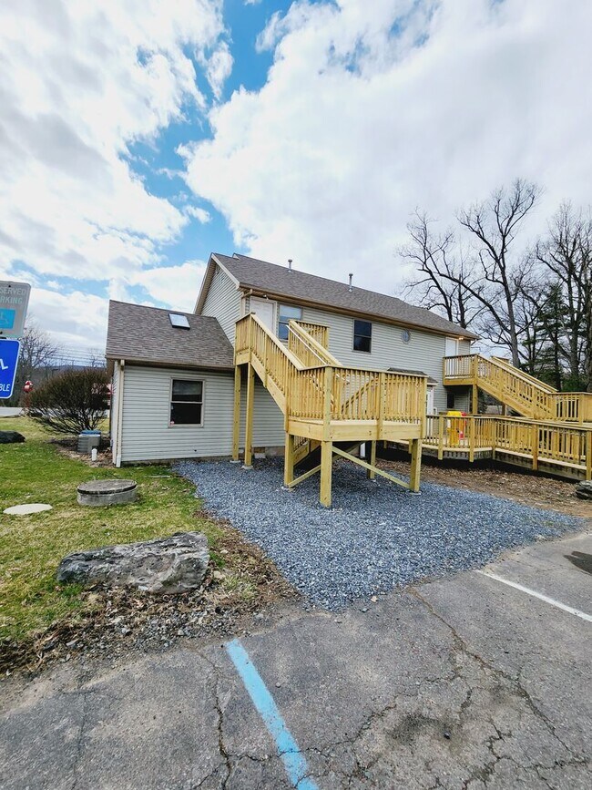 1811 PA-611-Unit -1811 Route 611 #203 in Mt Pocono, PA - Building Photo - Building Photo