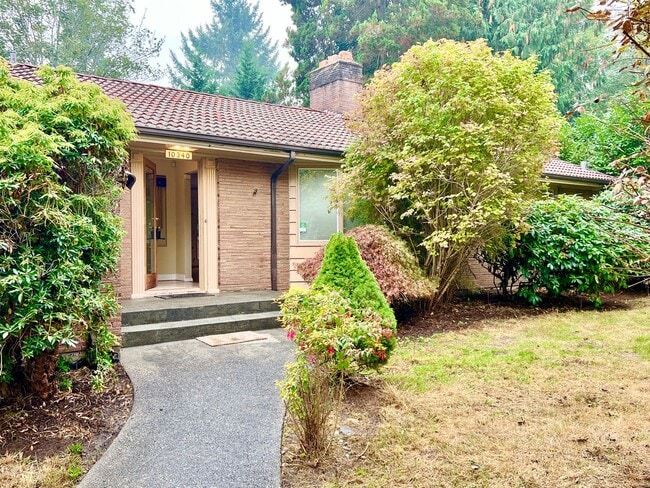 property at 10340 Fischer Pl NE