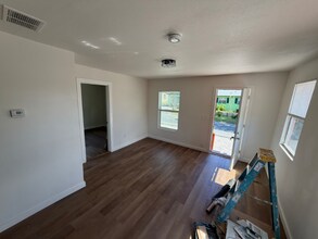 616 SE 13th Terrace in Gainesville, FL - Foto de edificio - Building Photo