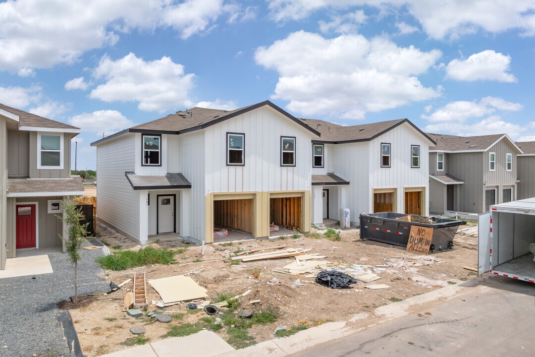 11322 Clearmine St in San Antonio, TX - Building Photo