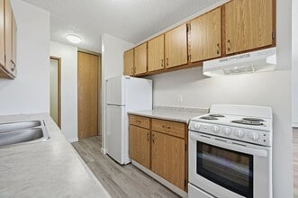 Evergreen Manor in Prince Albert, SK - Building Photo - Building Photo