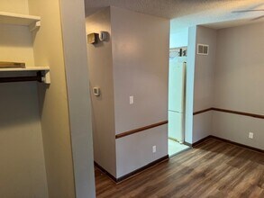 2215 Southwood Pl in Lincoln, NE - Foto de edificio - Building Photo