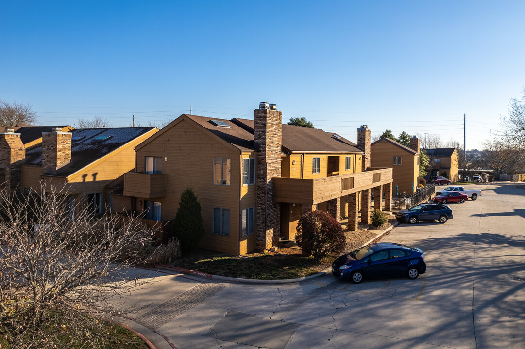 Peach Tree Village in Springfield, MO - Foto de edificio