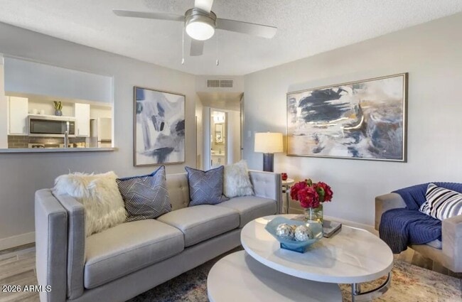 17031 N 11th Ave, Unit B2 in Phoenix, AZ - Foto de edificio - Building Photo