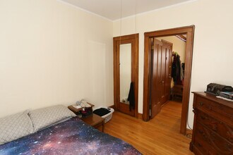 3844 N Bernard St, Unit 2B in Chicago, IL - Foto de edificio - Building Photo
