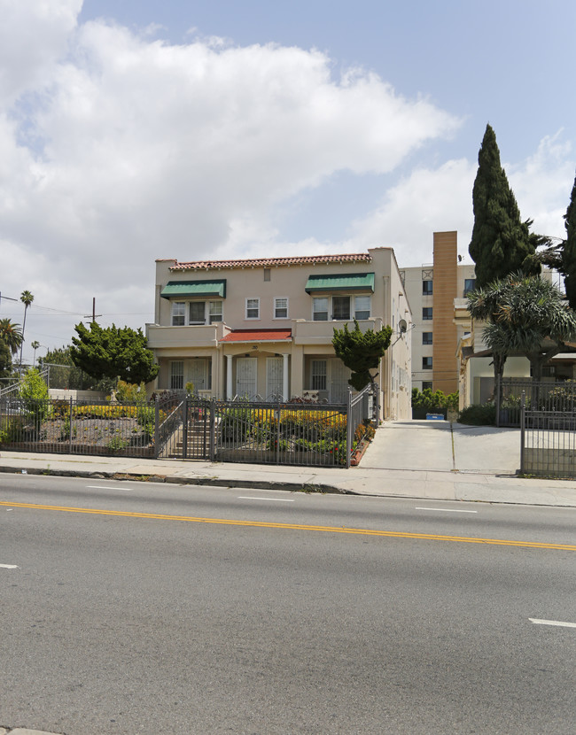 310 S Wilton Pl in Los Angeles, CA - Foto de edificio - Building Photo