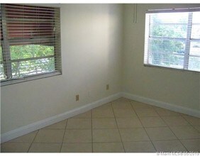 15315 SW 106th Terrace-Unit -436 in Miami, FL - Foto de edificio - Building Photo