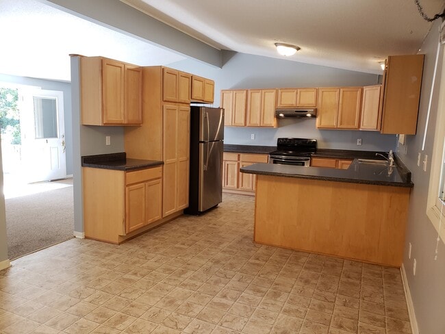 21 1st Ave NE, Unit 1 in New London, MN - Building Photo - Building Photo