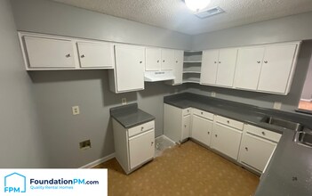 8265 Cedar Chest Dr in Memphis, TN - Building Photo - Building Photo