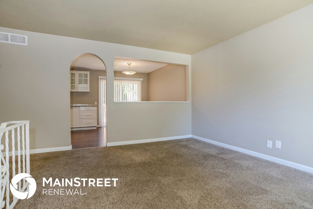 9130 Grant Ln in Overland Park, KS - Building Photo