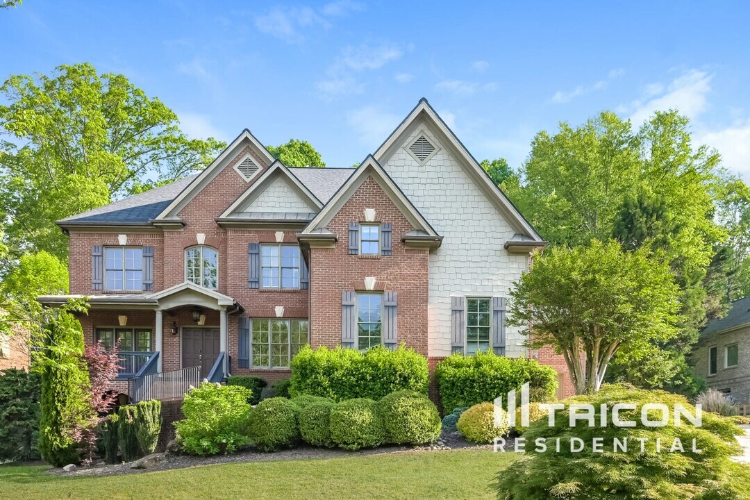 5840 Cool Springs Dr in Cumming, GA - Building Photo