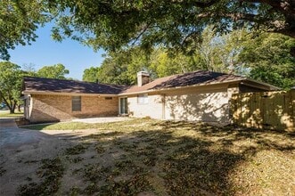 217 Woodhaven Dr in Desoto, TX - Foto de edificio - Building Photo