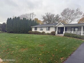 884 Red Oaks Dr in Long Branch, NJ - Building Photo - Building Photo