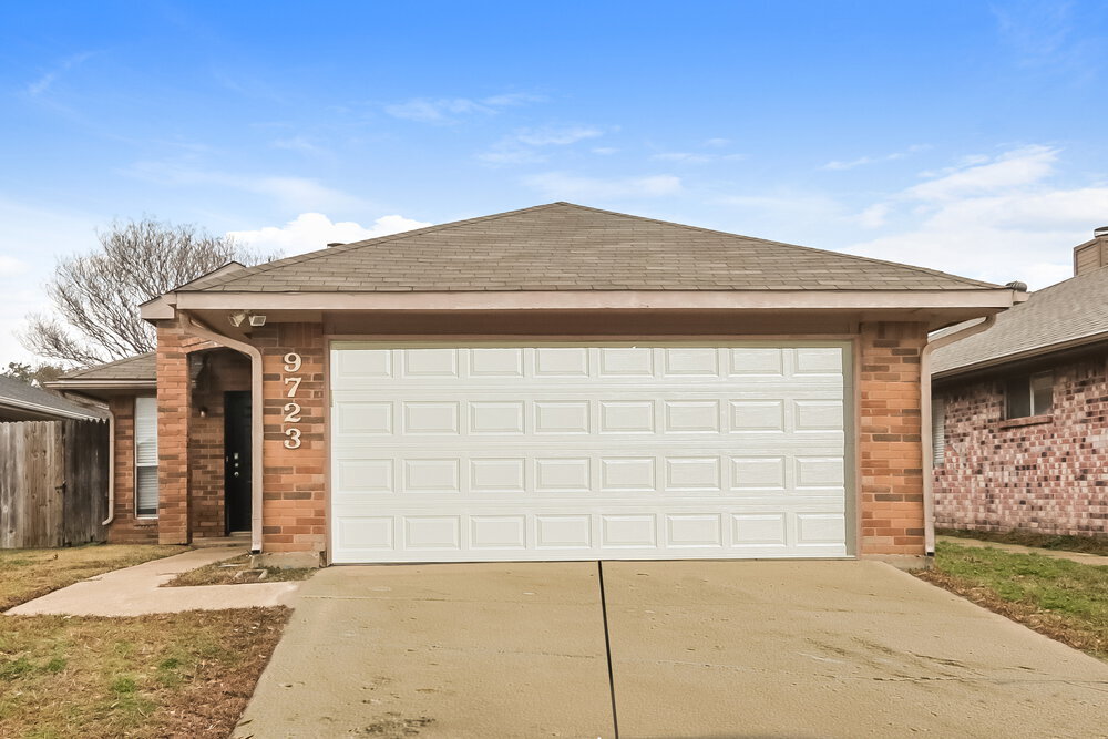 9723 Pinehurst Ln, Unit 0802 in Dallas, TX - Building Photo