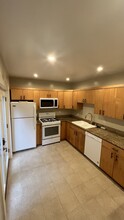 653 Magnolia Ave, Unit 2 in Larkspur, CA - Building Photo - Building Photo