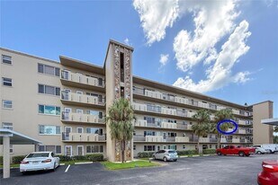 4460 Ironwood Cir, Unit 306A in Bradenton, FL - Building Photo