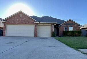 617 Allison Ln in Moore, OK - Building Photo
