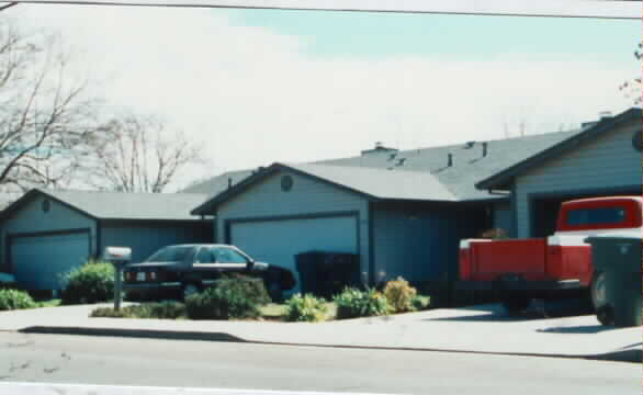 226-228 230 E Coolidge Ave in Modesto, CA - Building Photo