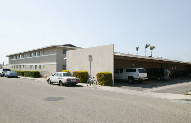 Fir Park Apartments in Oxnard, CA - Foto de edificio - Building Photo