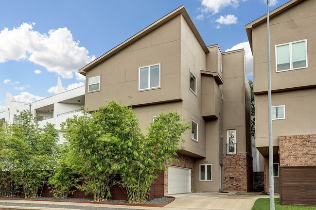 property at 2613 Waugh Dr