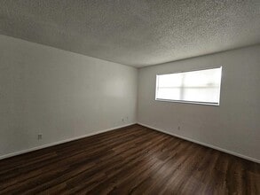 8001 Fairview Dr in Tamarac, FL - Building Photo - Building Photo