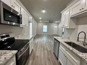 102 Navajo Dr in Mabank, TX - Foto de edificio - Building Photo