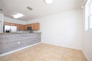 10870 NW 88th Terrace in Doral, FL - Building Photo