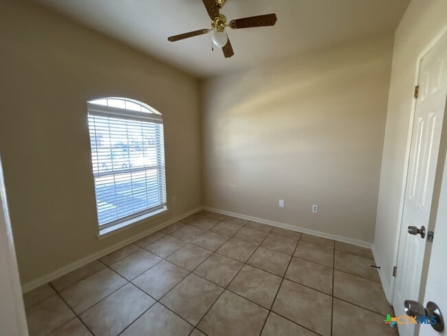 3906 Lone Oak Dr