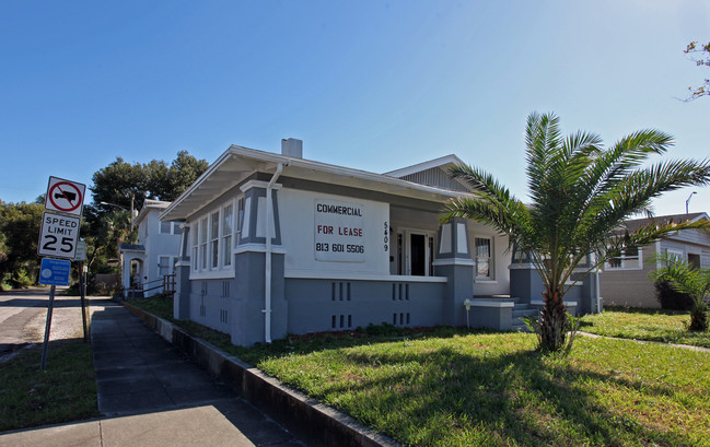 Essential Balance Holistic Wellness Center in Tampa, FL - Foto de edificio - Building Photo