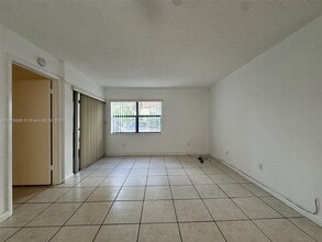 6485 W 27th Ave in Hialeah, FL - Building Photo - Building Photo