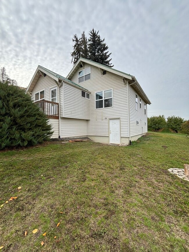 3107 Mill Creek Rd in The Dalles, OR - Building Photo - Building Photo