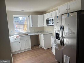 2210 New Falls Rd, Unit A in Levittown, PA - Building Photo