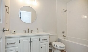 220 Easy St in Hinesville, GA - Building Photo - Building Photo