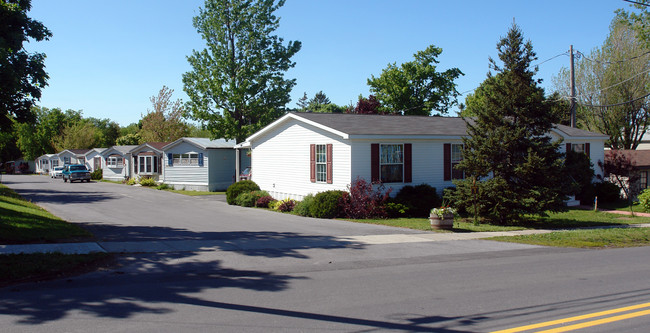 933 Leray St in Watertown, NY - Building Photo - Building Photo