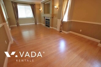 11622 Creekside St in Maple Ridge, BC - Building Photo - Building Photo