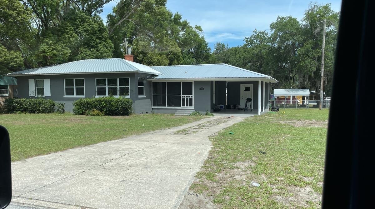 102 Fernwood St in Palatka, FL - Building Photo