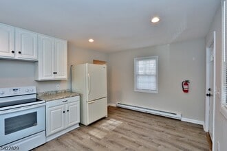 422 Brown Trail in Hopatcong, NJ - Building Photo - Building Photo