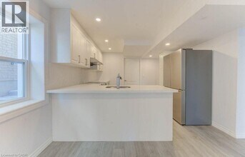 361 Beechdrops Dr in Waterloo, ON - Building Photo - Building Photo