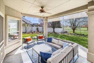 2279 S Bear Claw Way in Meridian, ID - Foto de edificio - Building Photo