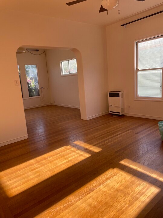 2049 41st Ave, Unit A in Oakland, CA - Building Photo