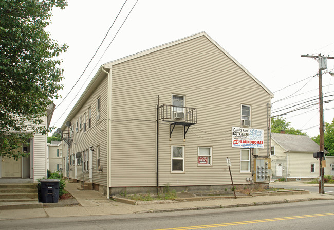 82 W Hollis St in Nashua, NH - Foto de edificio - Building Photo