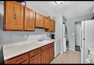 80 New Holland Village in Nanuet, NY - Building Photo - Building Photo