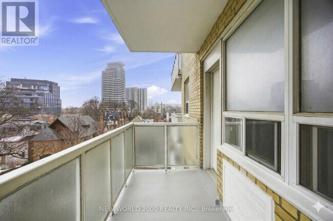 88 Bernard Ave in Toronto, ON - Building Photo - Building Photo