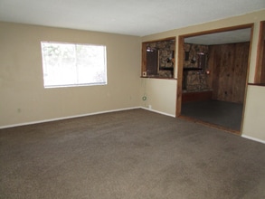 2520 Bernice Dr in Bakersfield, CA - Foto de edificio - Building Photo