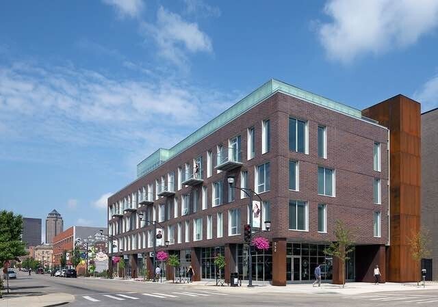 350 E Locust St in Des Moines, IA - Building Photo