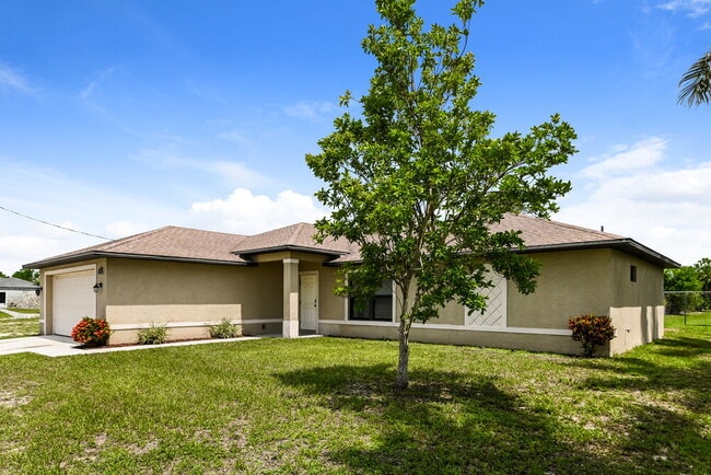 2025 SW 32nd St in Cape Coral, FL - Building Photo - Building Photo